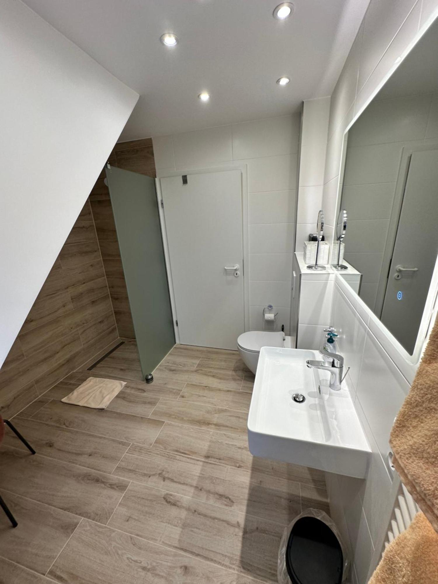 Zwei Ferienwohnungen Anker Max 5 Personen & Leuchtturm Max 4 Personen, Direkt In Steinhude Scheunenviertel, Balkon, Wlan , Privater Parkplatz, Wallbox Kültér fotó