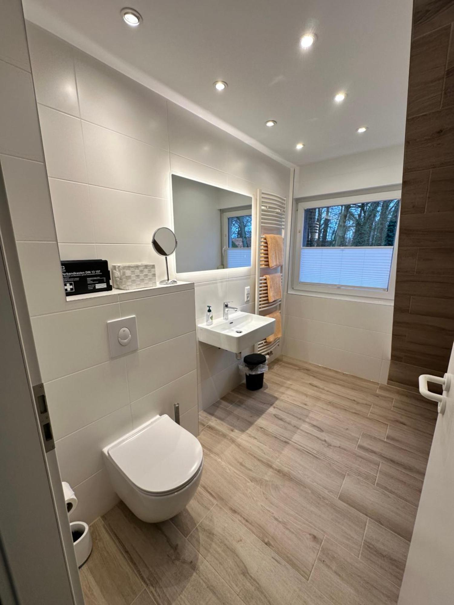 Zwei Ferienwohnungen Anker Max 5 Personen & Leuchtturm Max 4 Personen, Direkt In Steinhude Scheunenviertel, Balkon, Wlan , Privater Parkplatz, Wallbox Kültér fotó